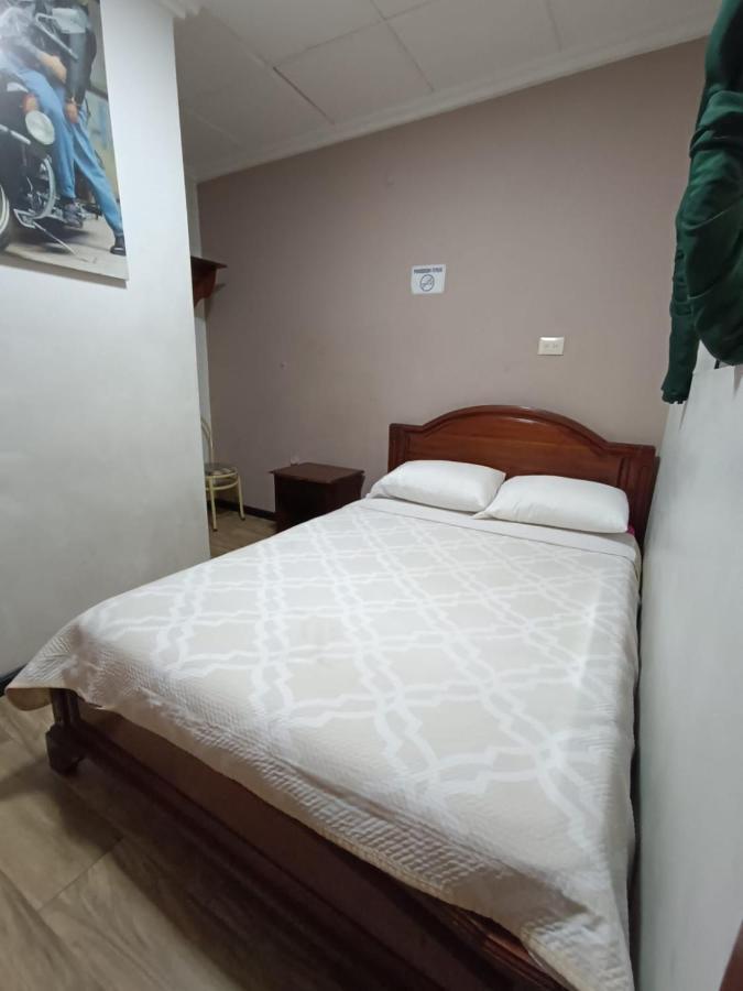 Hostal Alborada Куенка Екстер'єр фото
